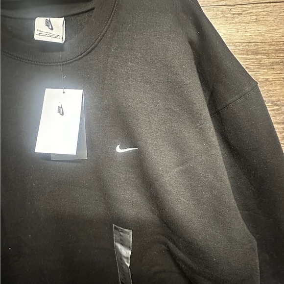 Nike Solo Swoosh Men's Black Crewneck Sweatshirt - Picture 8 of 8